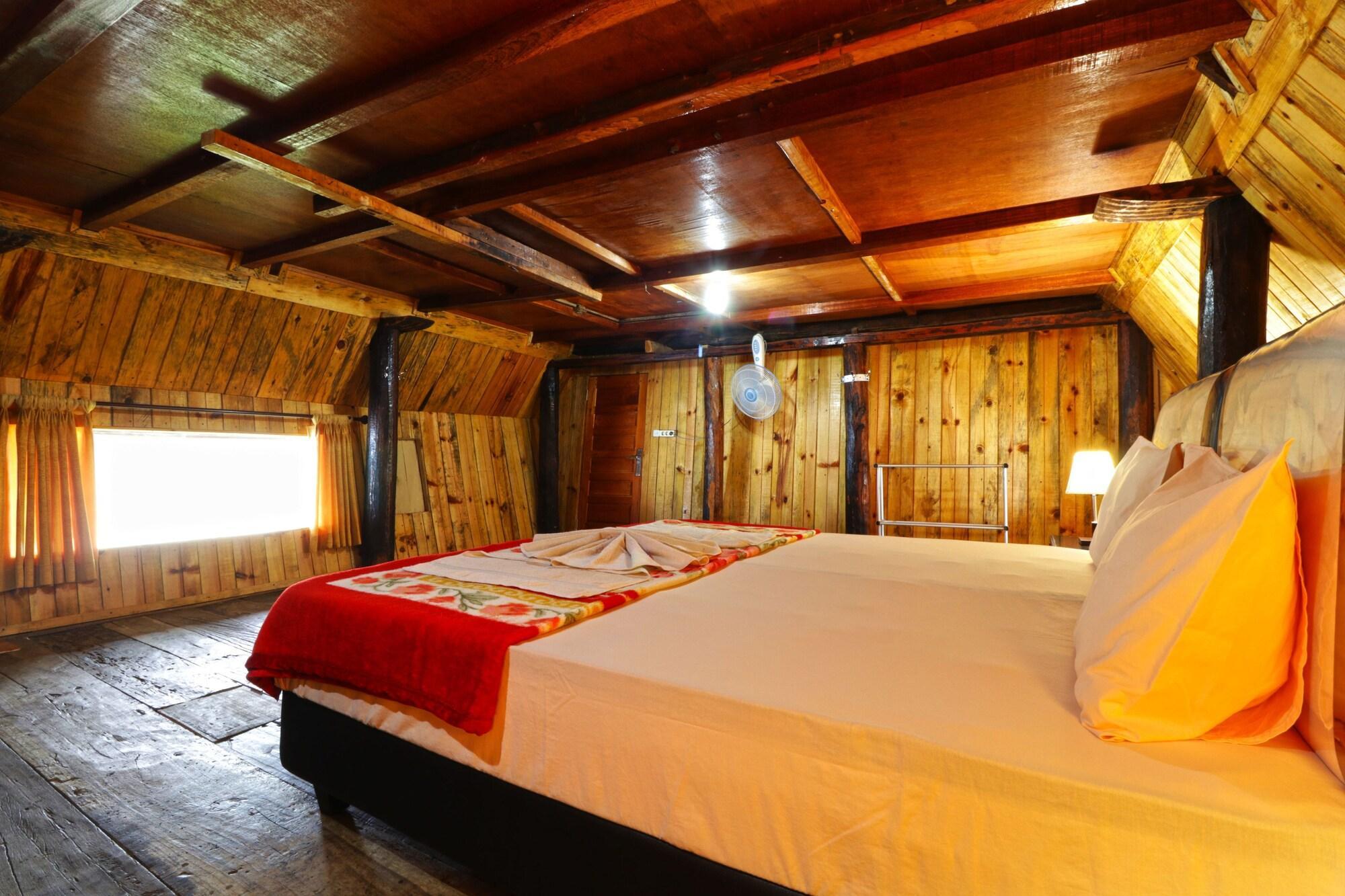 Tuk Tuk Timbul Bungalows Екстериор снимка
