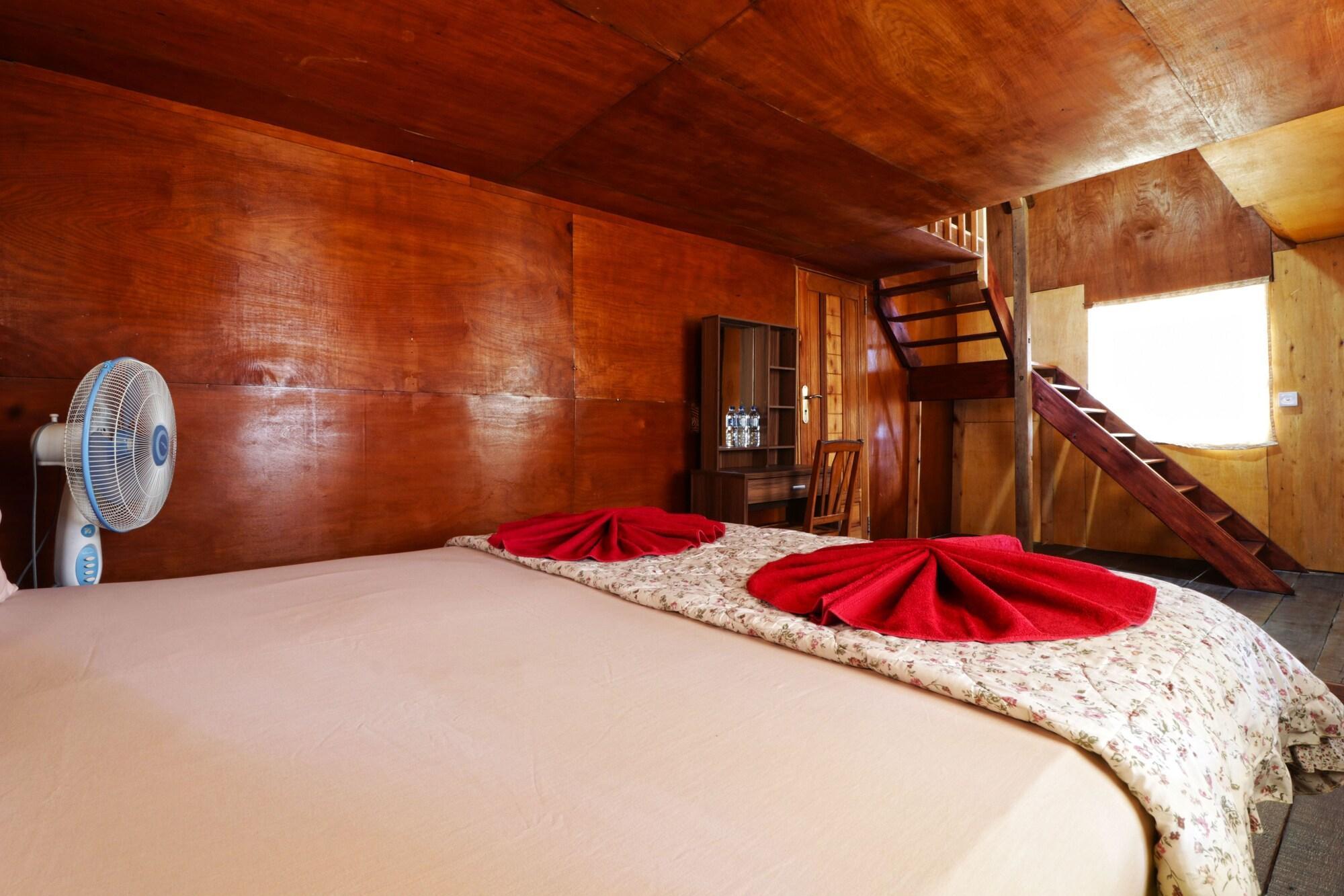 Tuk Tuk Timbul Bungalows Екстериор снимка
